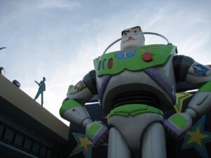 A giant statue of Buzz Lightyear in front of the hotel rooms at Disney's All-Star Movies Resort